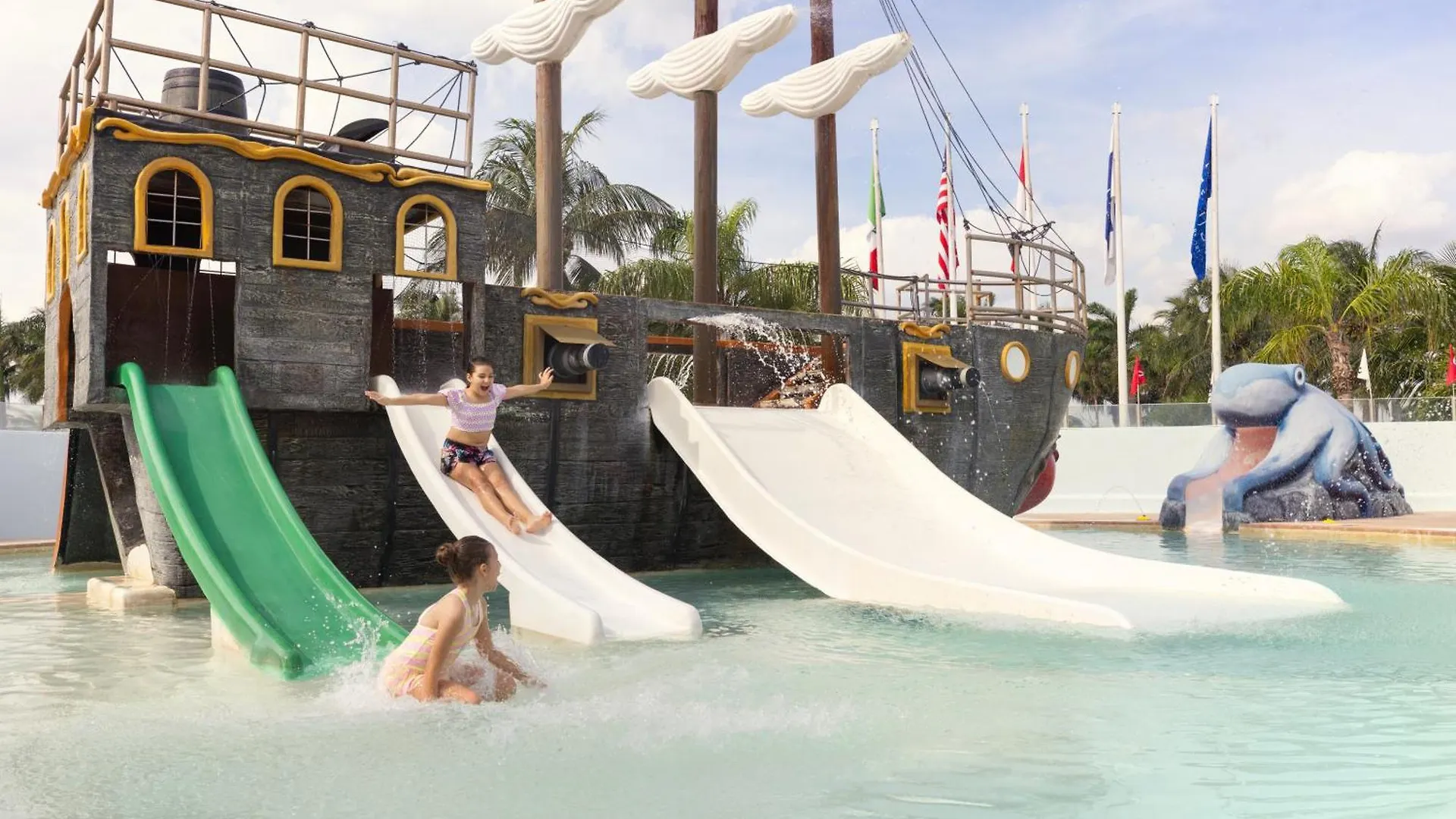 Seadust Cancun Family Resort
